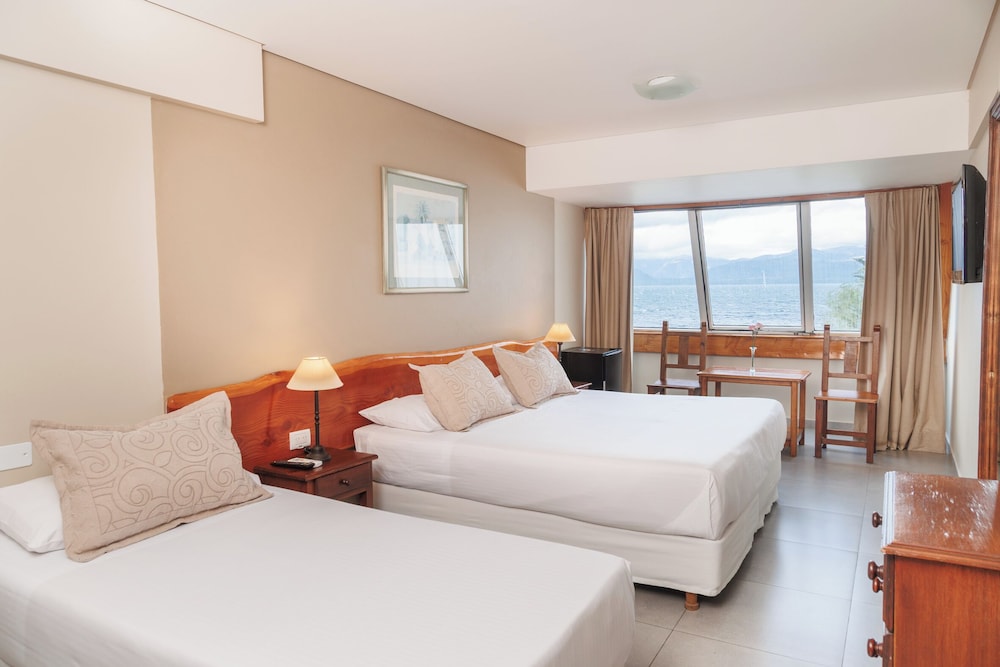 ROOM, TRIPLE, LAKE VIEW