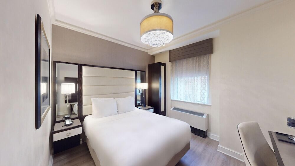 PARK SOUTH HOTEL 30/68