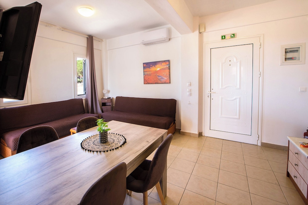 Romanos Beach Villas 24/49