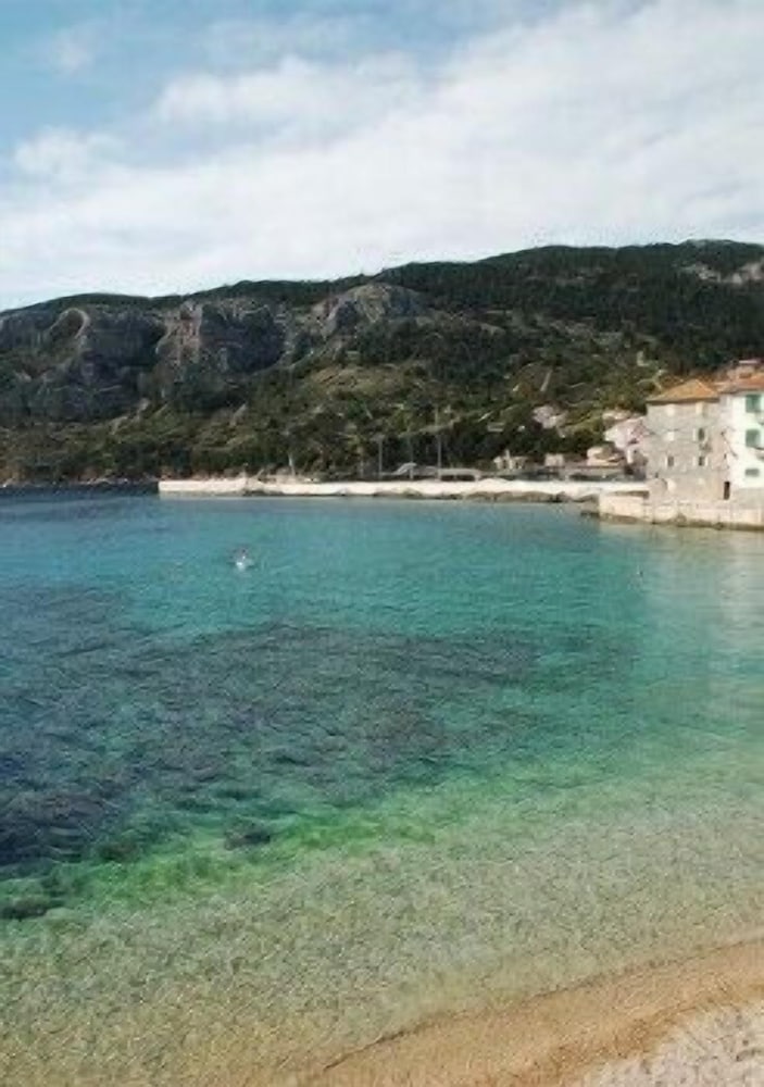 Mira Seafront Guesthouse 26/46