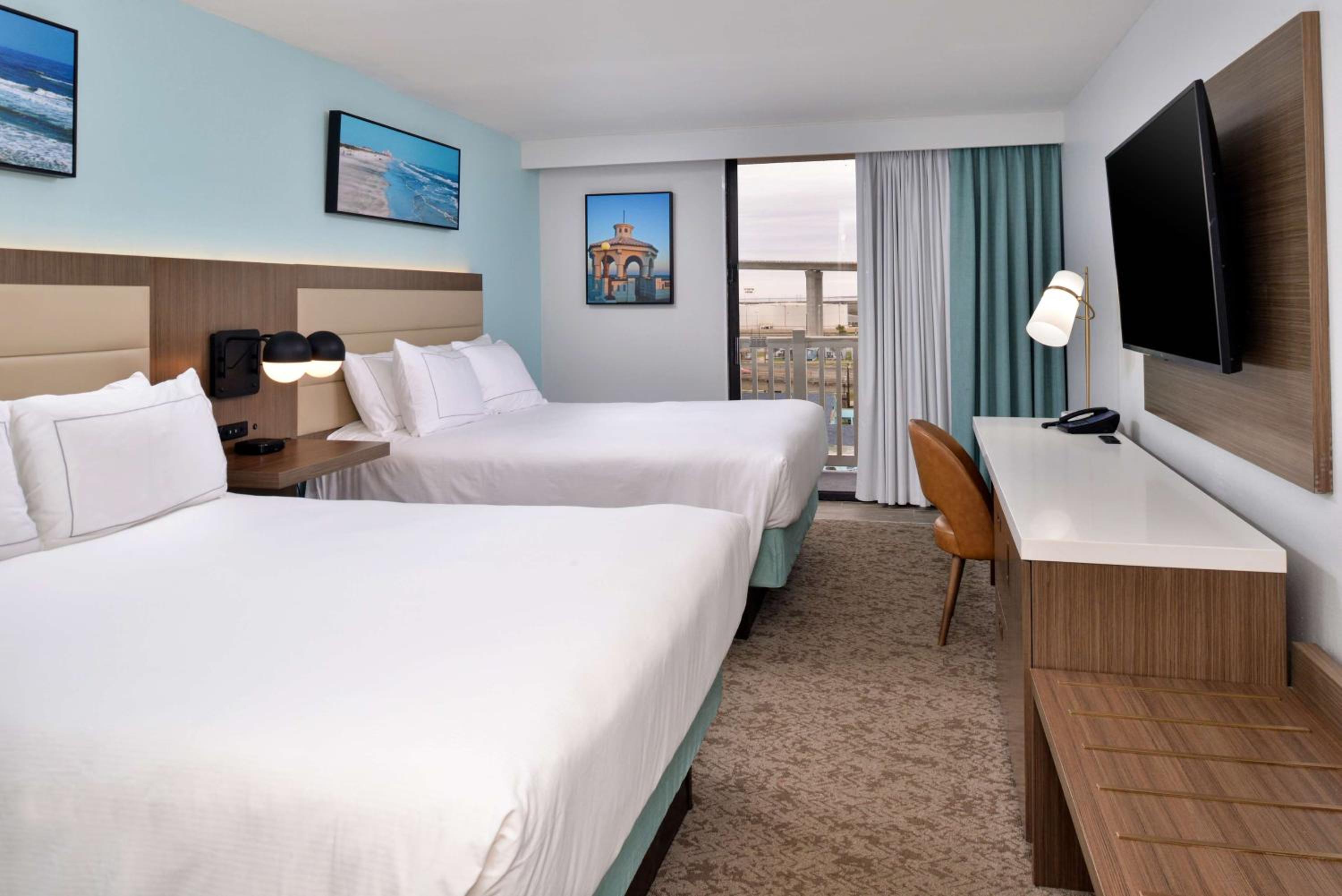 STANDARD, 2 QUEEN BEDS