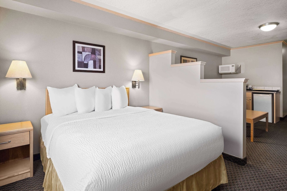 Travelodge by Wyndham Fort McMurray 9/49