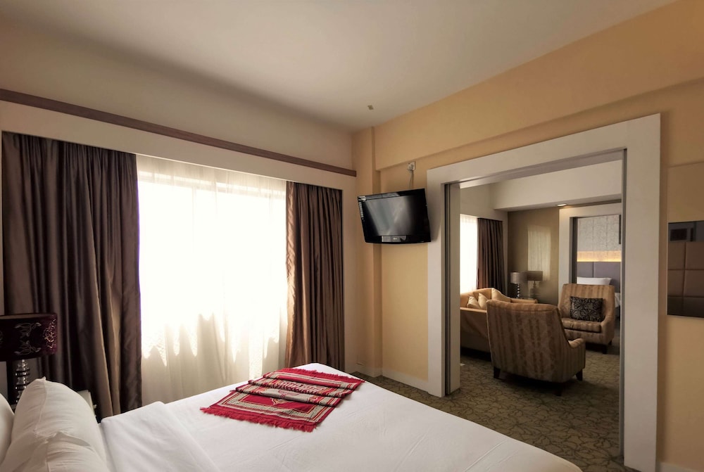 ROYAL, SUITE