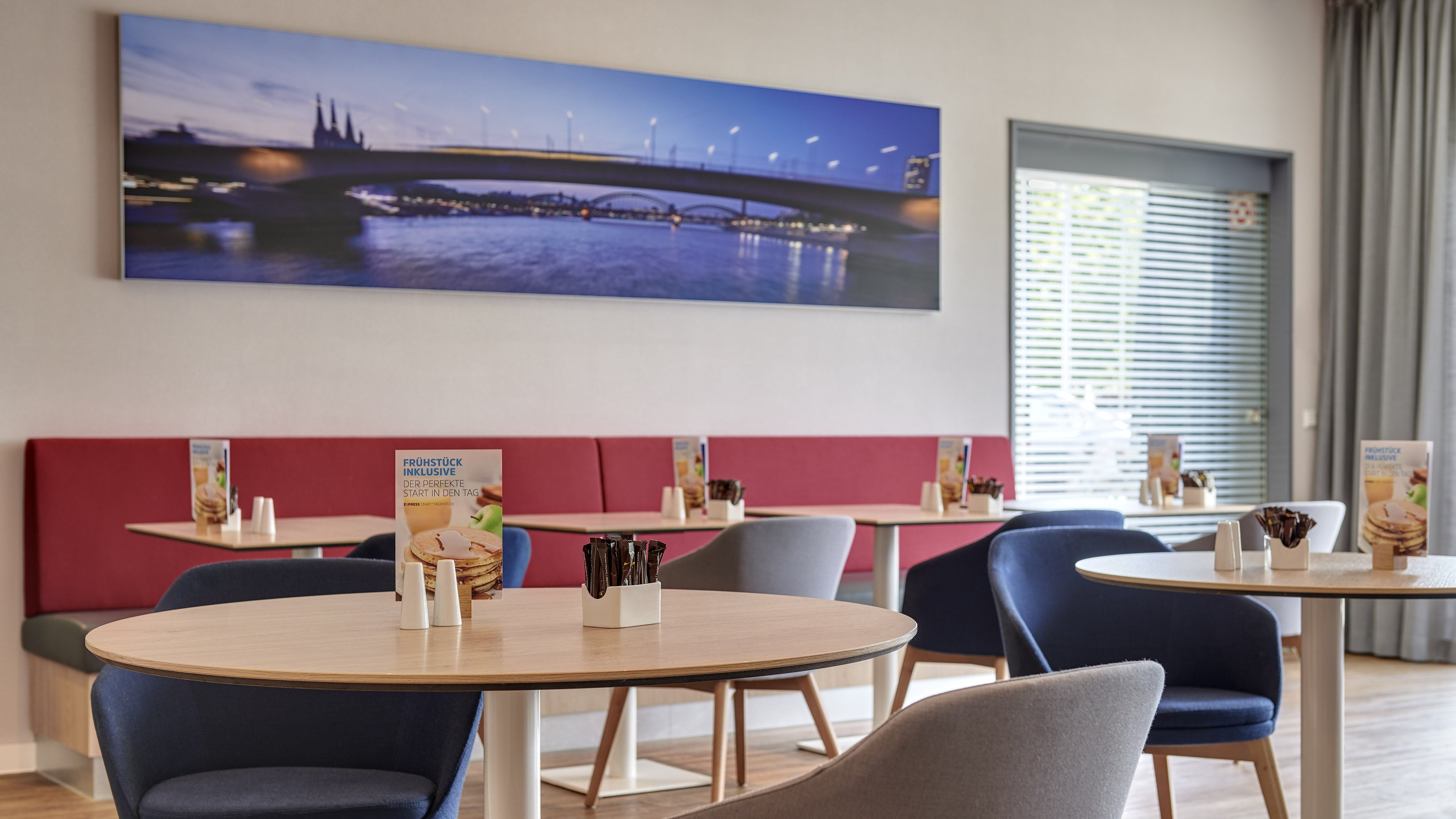 HOLIDAY INN EXPRESS COLOGNE MUELHEIM 30/45