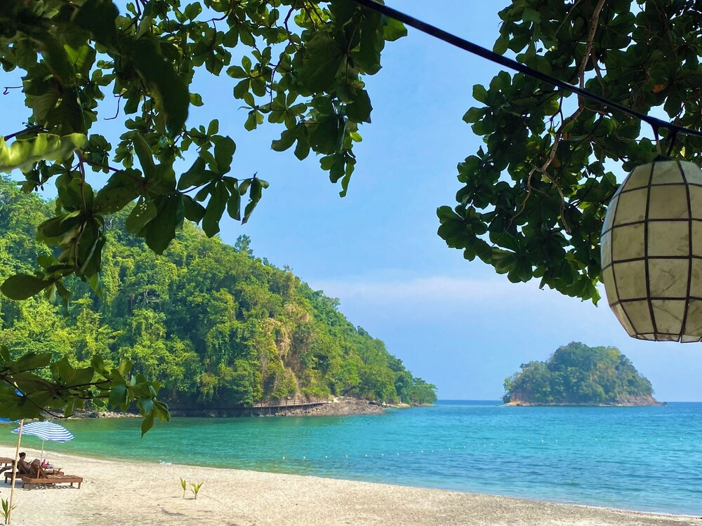 Playa La Caleta Bataan 51/59