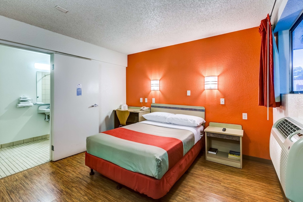 Motel6 Wheat Ridge, CO - West - Denver North 16/34