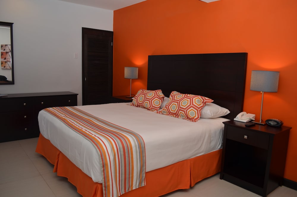Voco Surfside Aruba by IHG 23/90