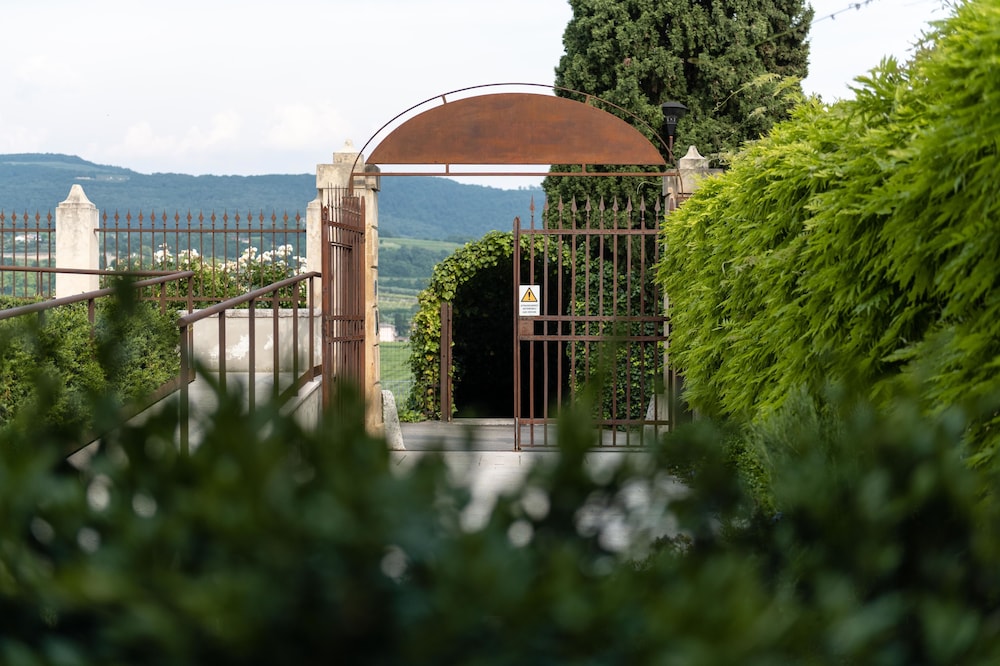 Hotel Villa Moron 33/50