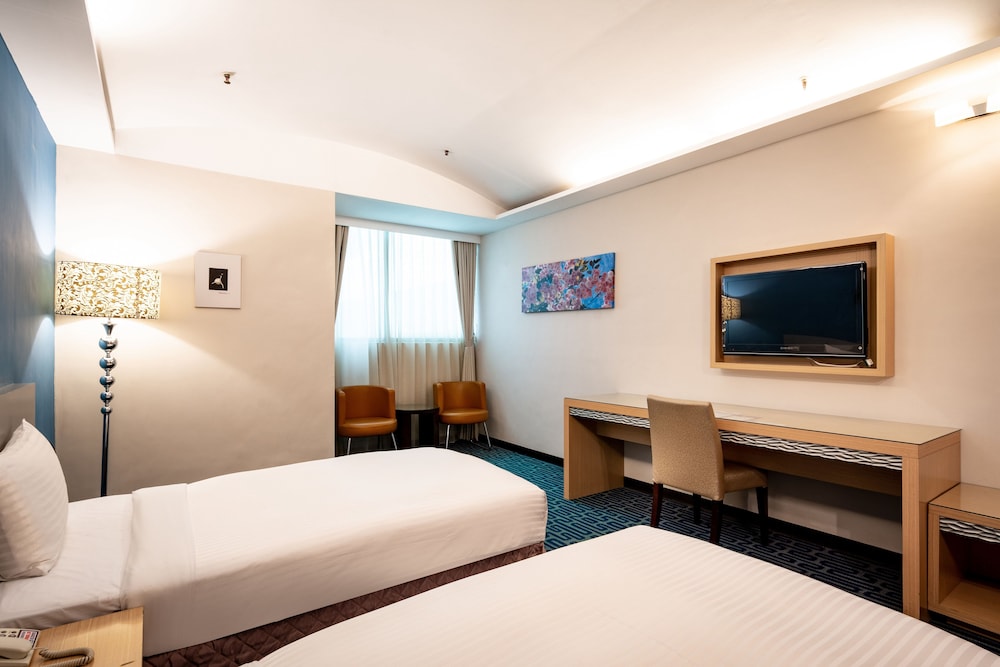 Yoyo Hotel 18/24
