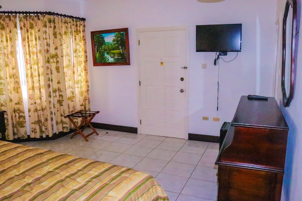 Pink Rock Bed & Breakfast 41/58