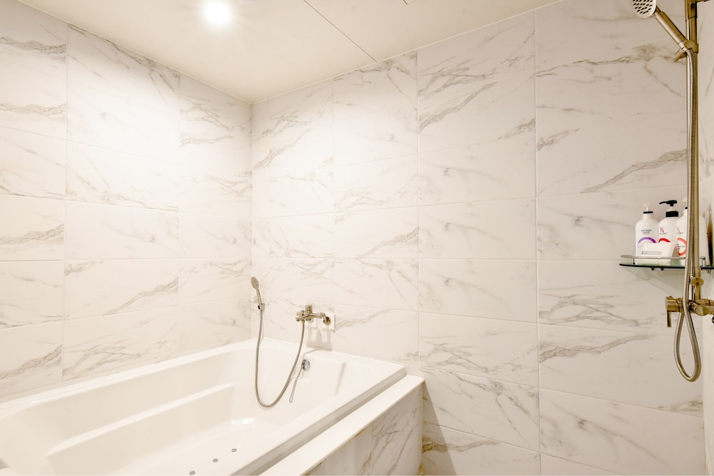 Blanc Business Hotel 49/50