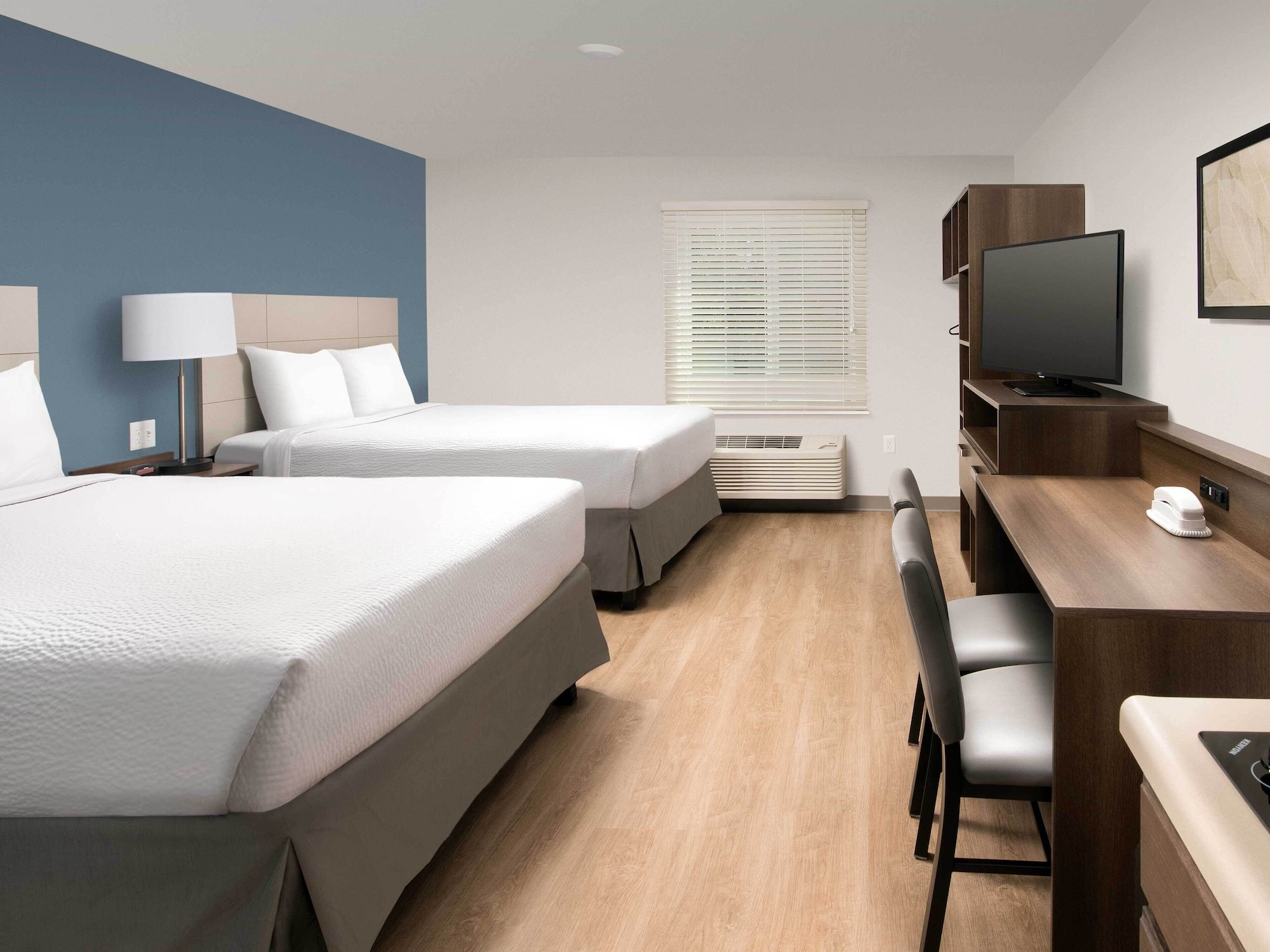 STANDARD, 2 QUEEN BEDS