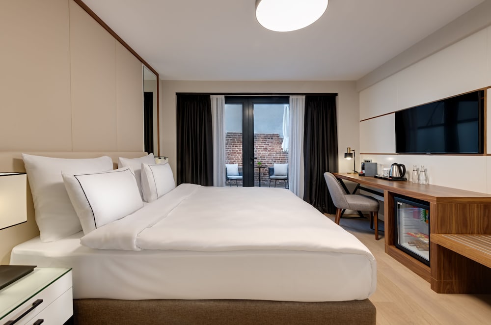 Gleam Collection Hotel 13/62