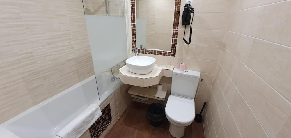 Hotel Des Pyrenees 22/24
