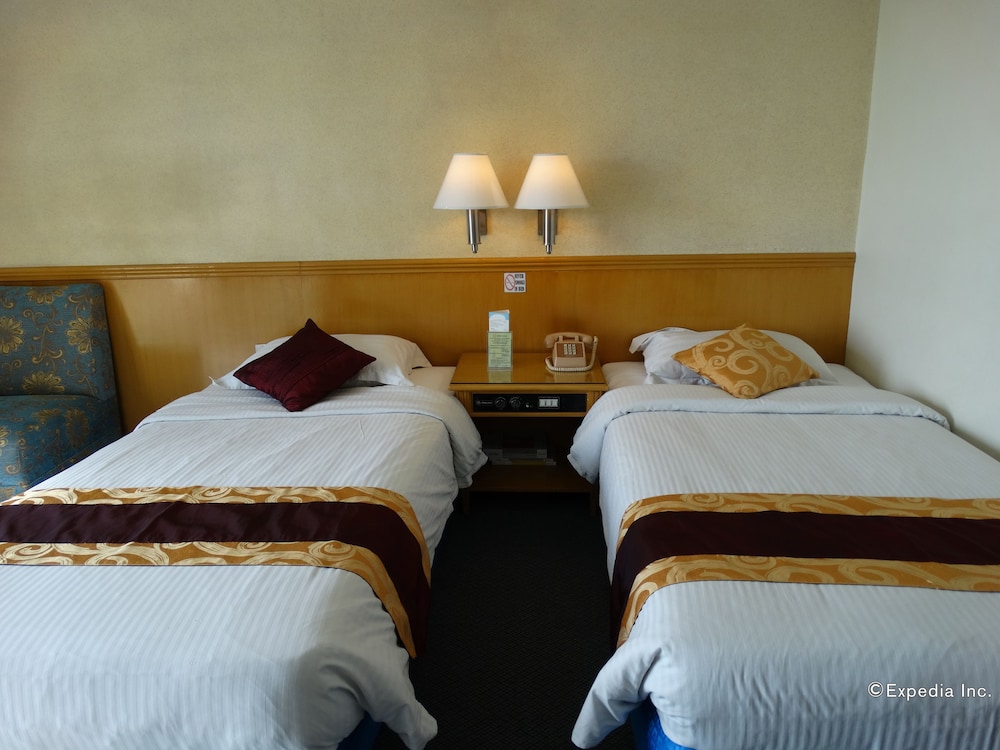 Aloha Hotel 20/48
