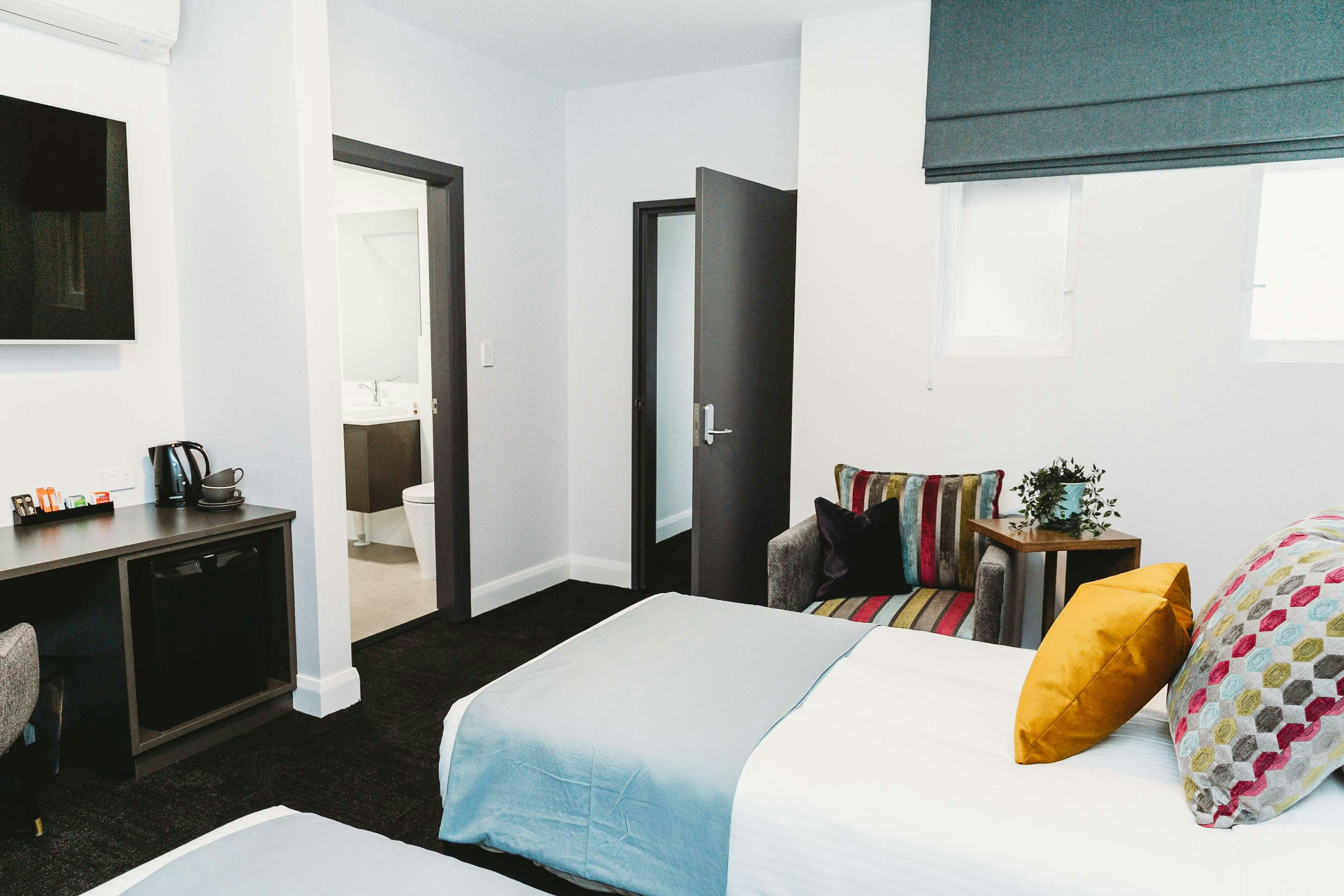 Coniston Hotel Wollongong 7/25