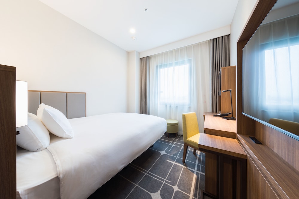 ROOM, SINGLE
