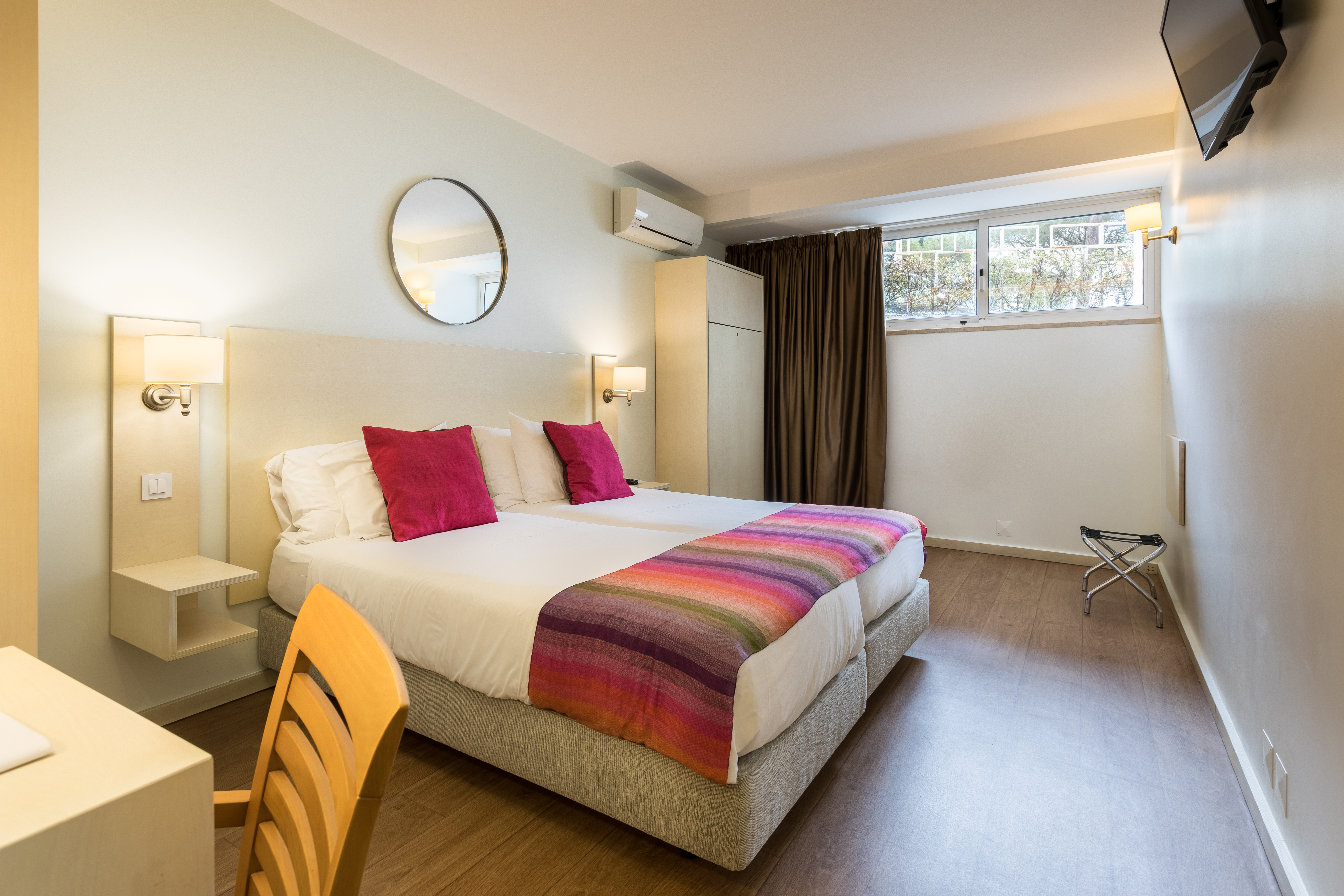 Room, Twin Beds, No Balcony