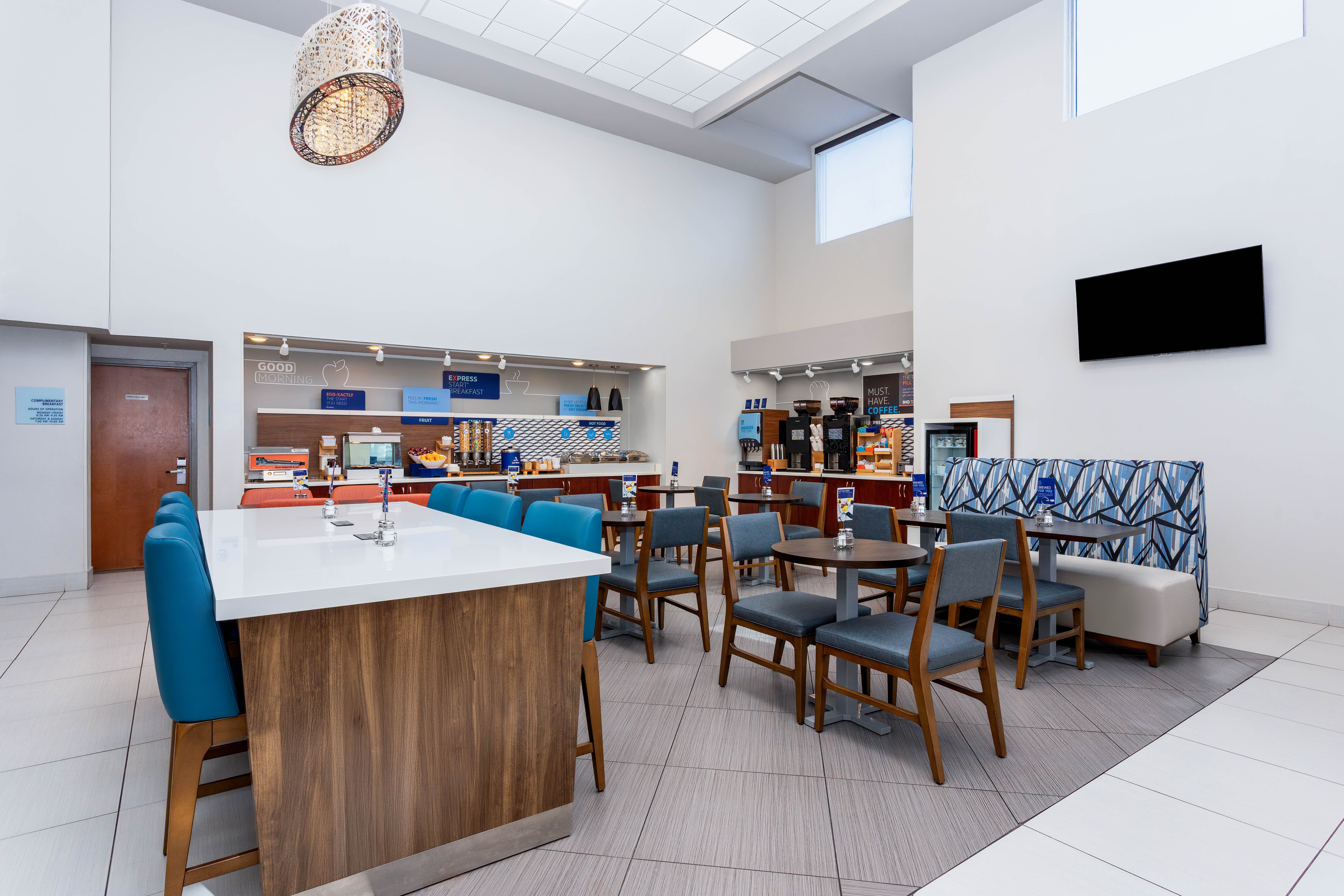 Holiday Inn Express Suites Lantana 40/57