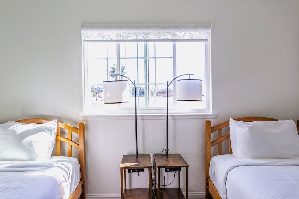 Coastal Breeze Inn Morro Bay Ca 35/47