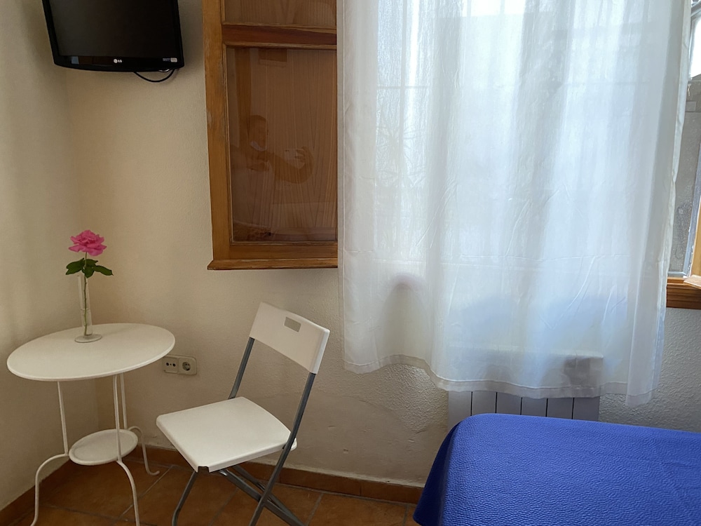 Hostal Moscatel 25/50
