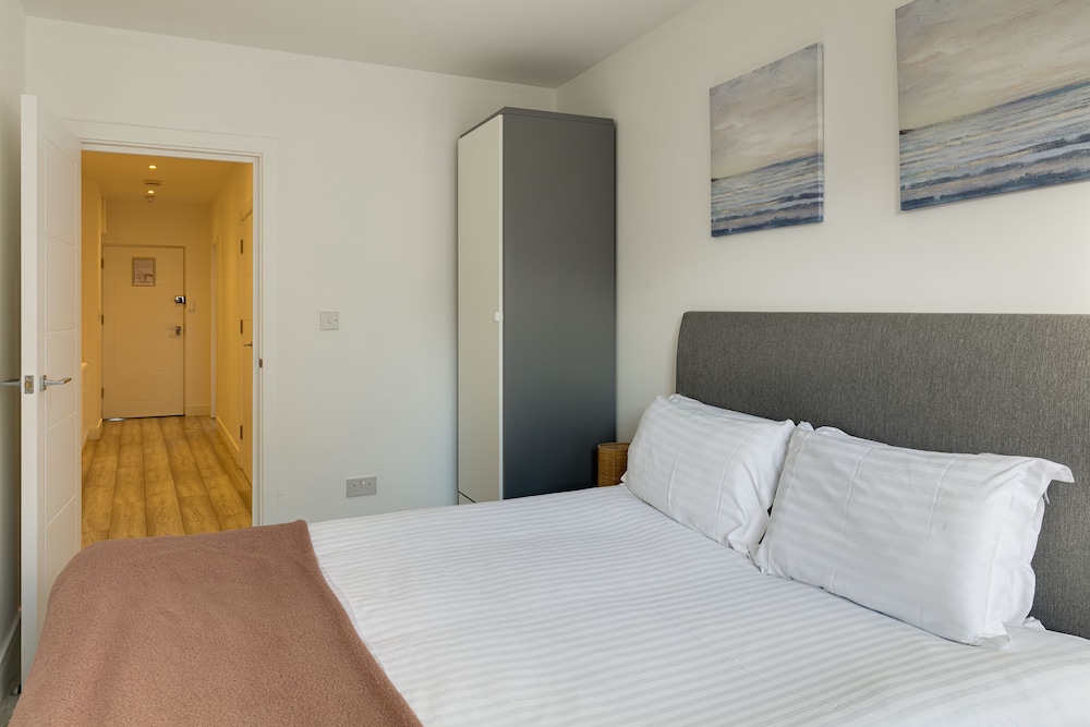 Hounslow Central Apartments 30/40