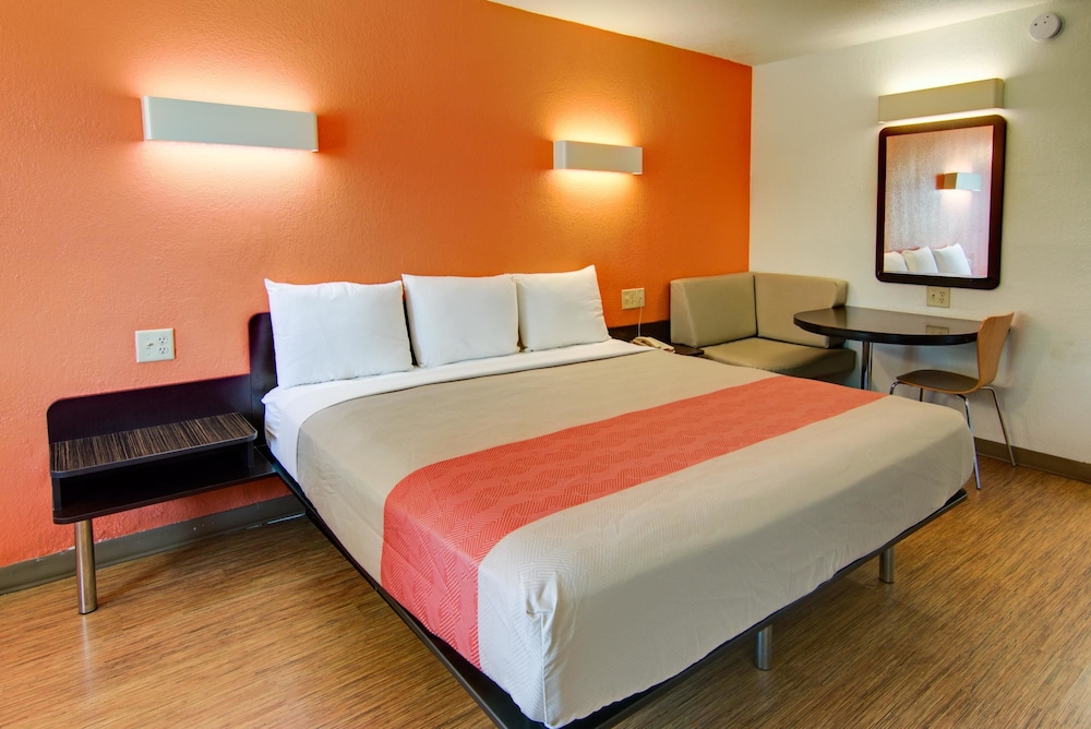 Motel6 Mount Pleasant, TX 24/46
