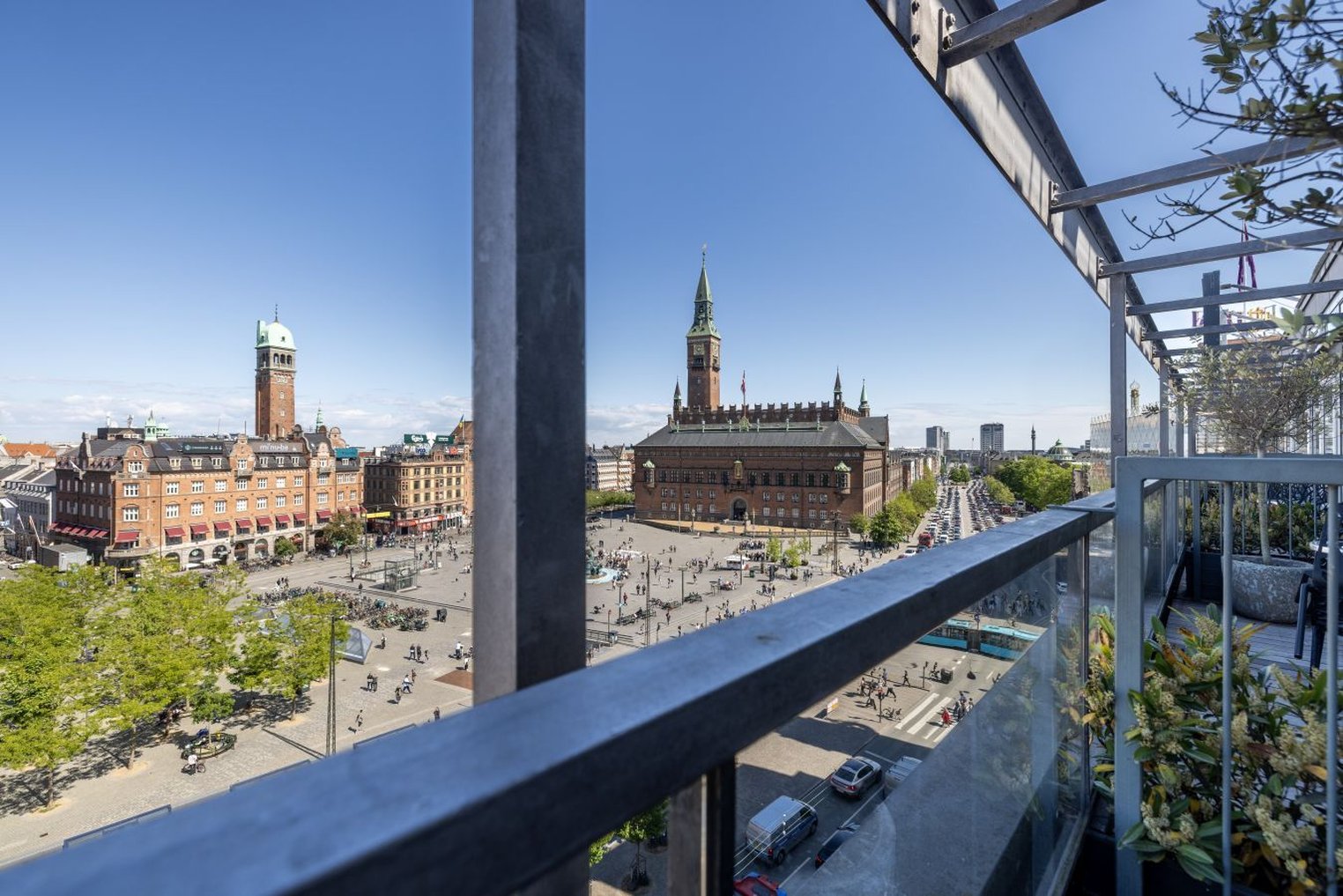 Square Hotel 42/43