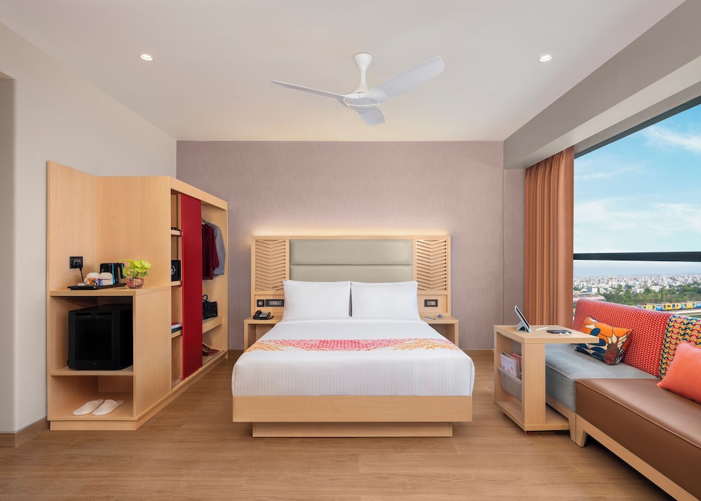 Deluxe, Queen Bed, Ginger Nagpur, Airport Road 4/5