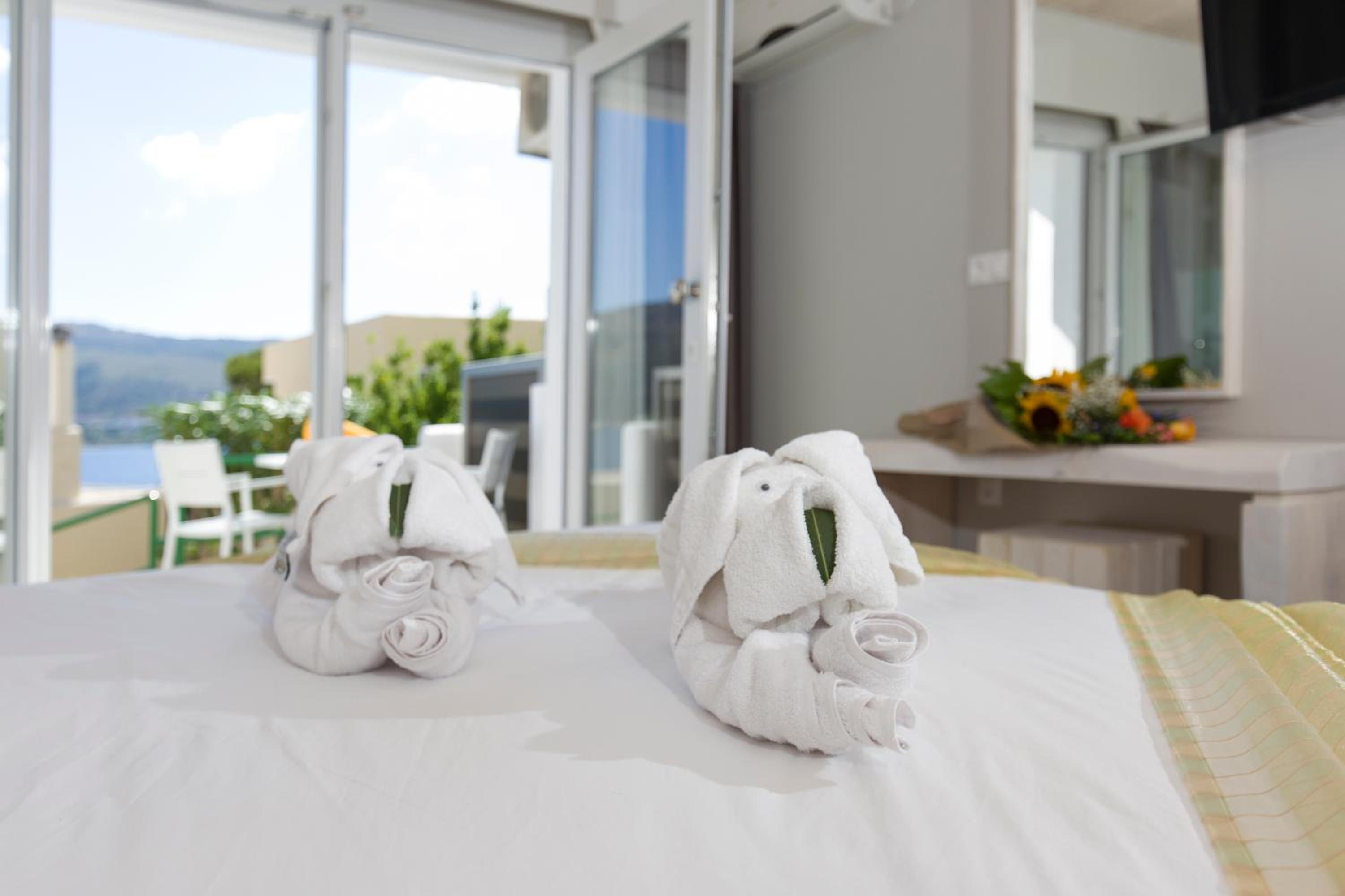 Anthemis Hotel Apartments 24/80