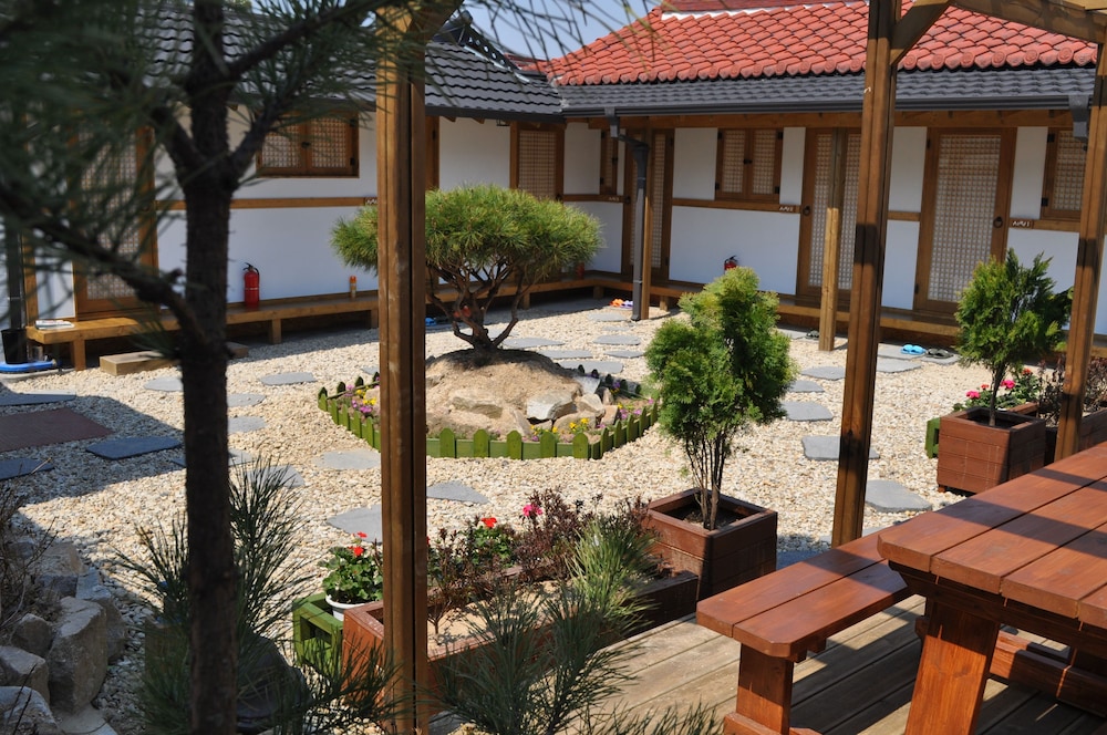 Tosarang Guesthouse 10/24