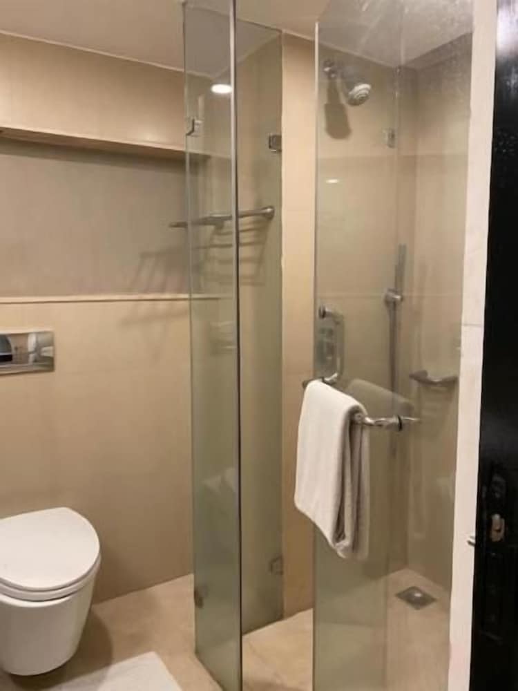 Ebony Boutique Hotel 46/50