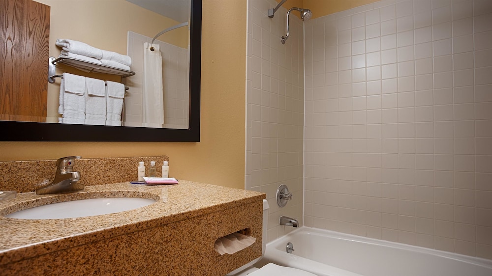 Best Western Plus Altoona Inn 15/43