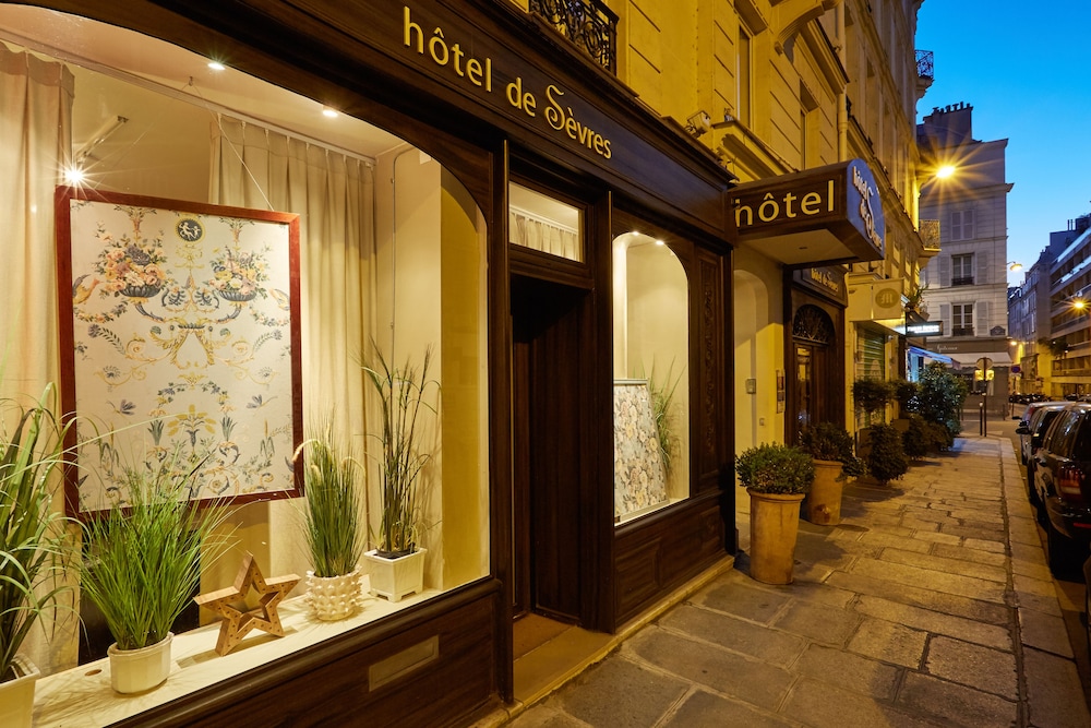 Hotel De Sevres 3/45