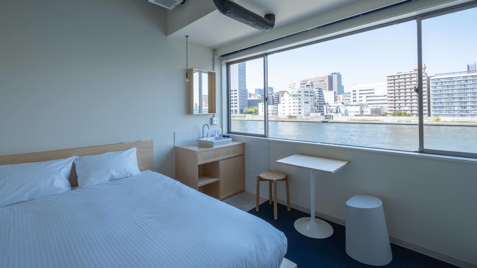 Economy, Queen Bed, River or Night View, Shared Bathroom