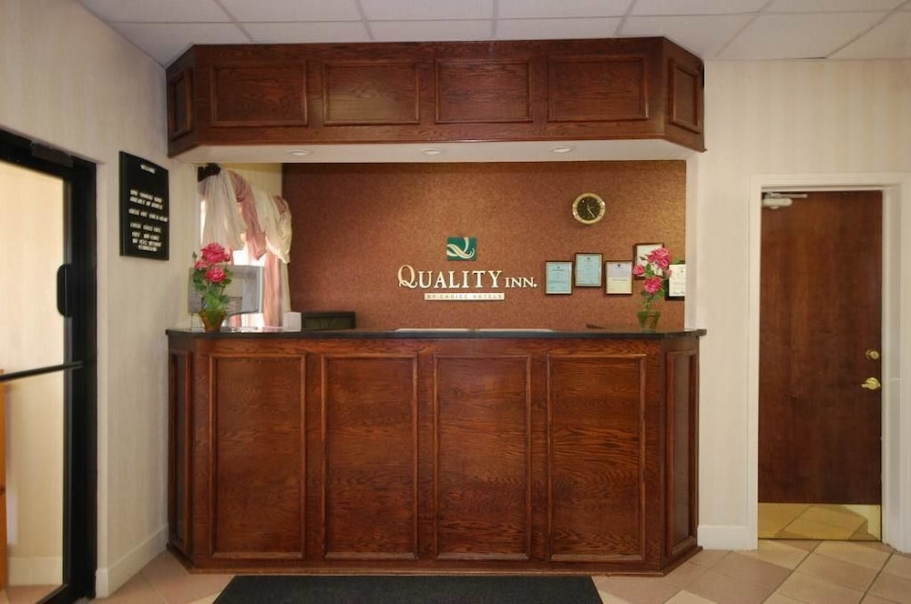 Quality Inn Pell City I-20 exit 158 12/37