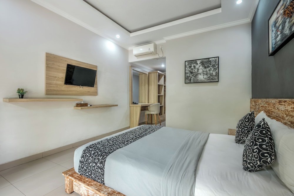 Standard, Queen Bed, D'Sarian Seminyak 4/10