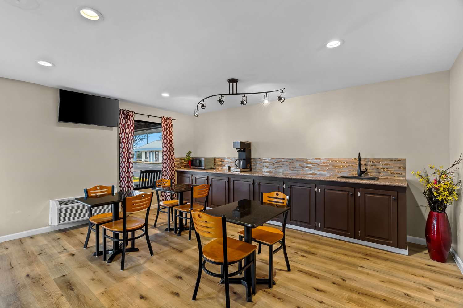 Rodeway Inn & Suites Brookhaven, MS 10/16