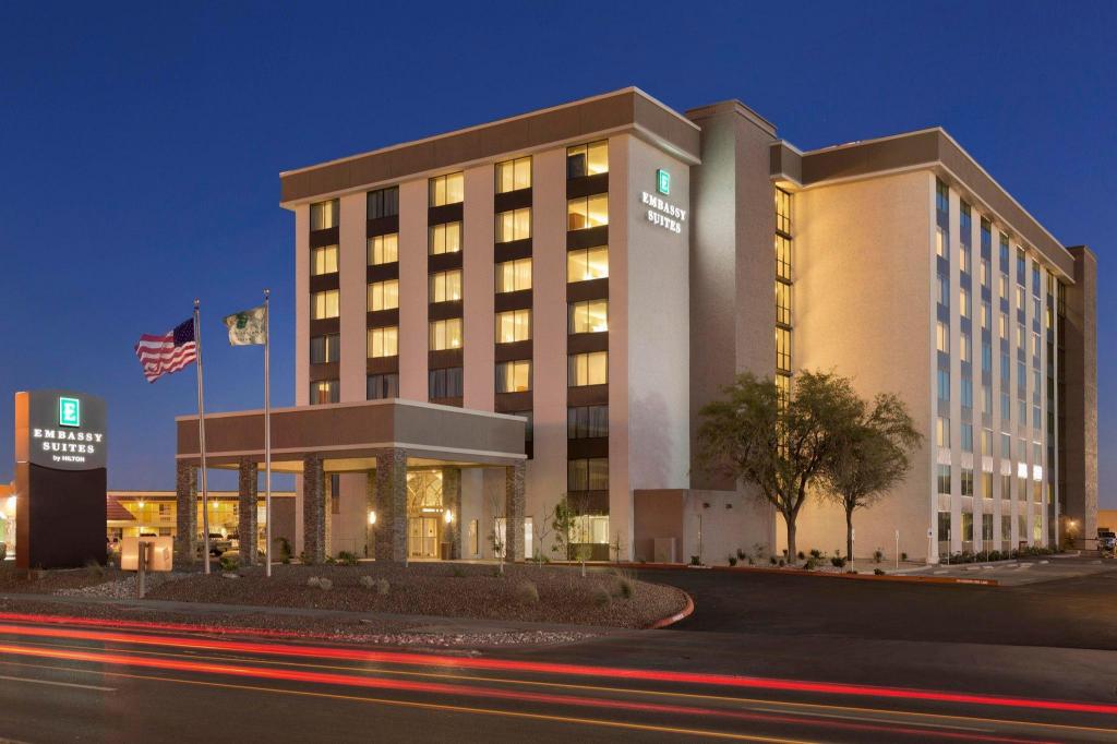 2 ROOMS, SUITE, KING BED, TOP FLOOR