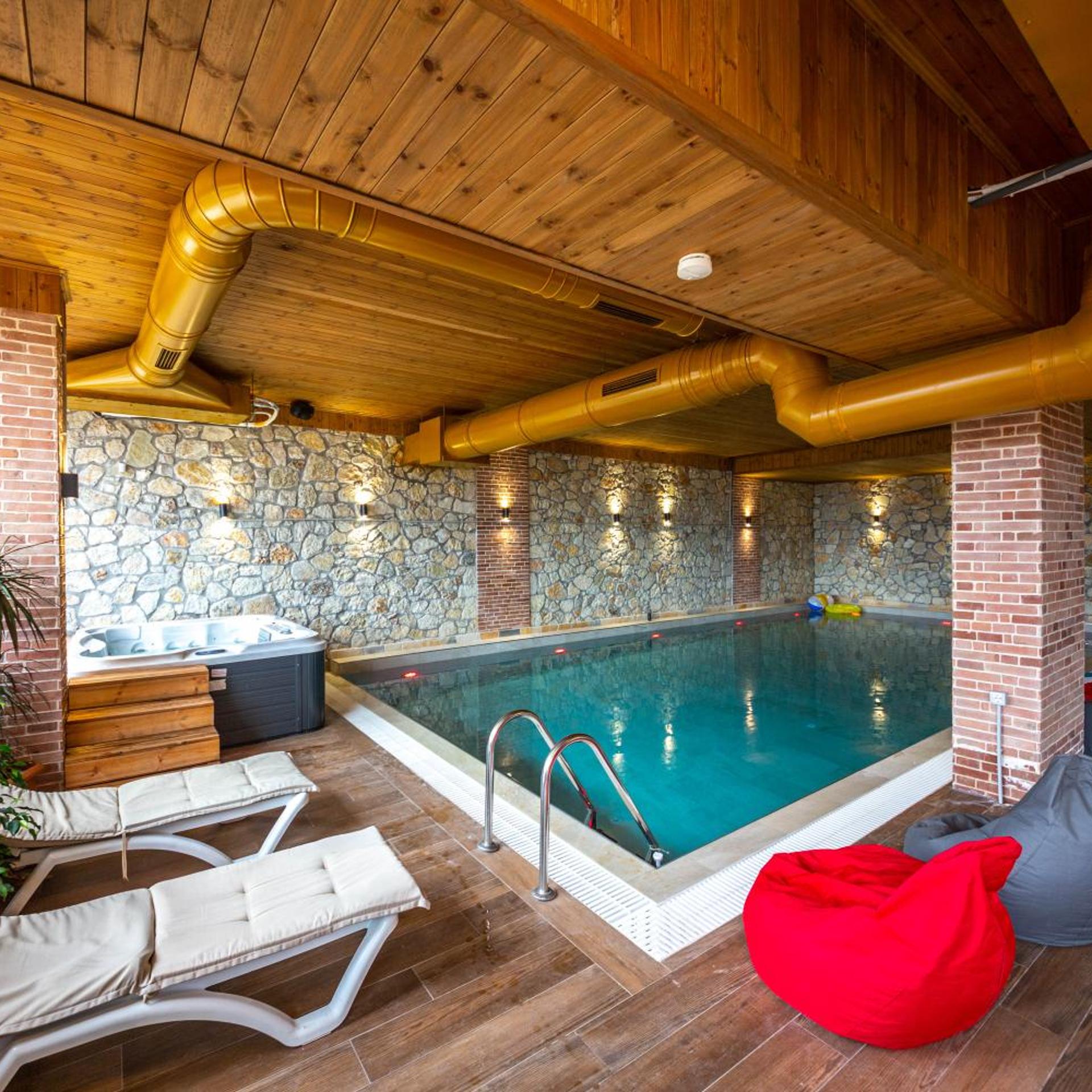 Aerial Hotel & Spa 38/58