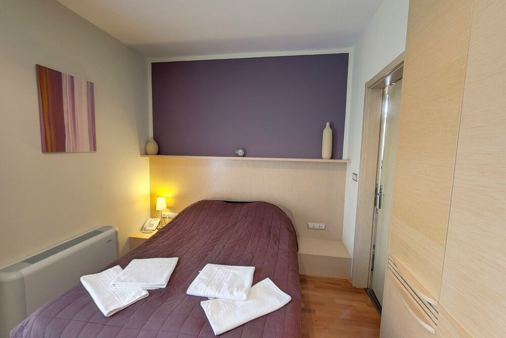 Royal Mediterran Hotel 3/50