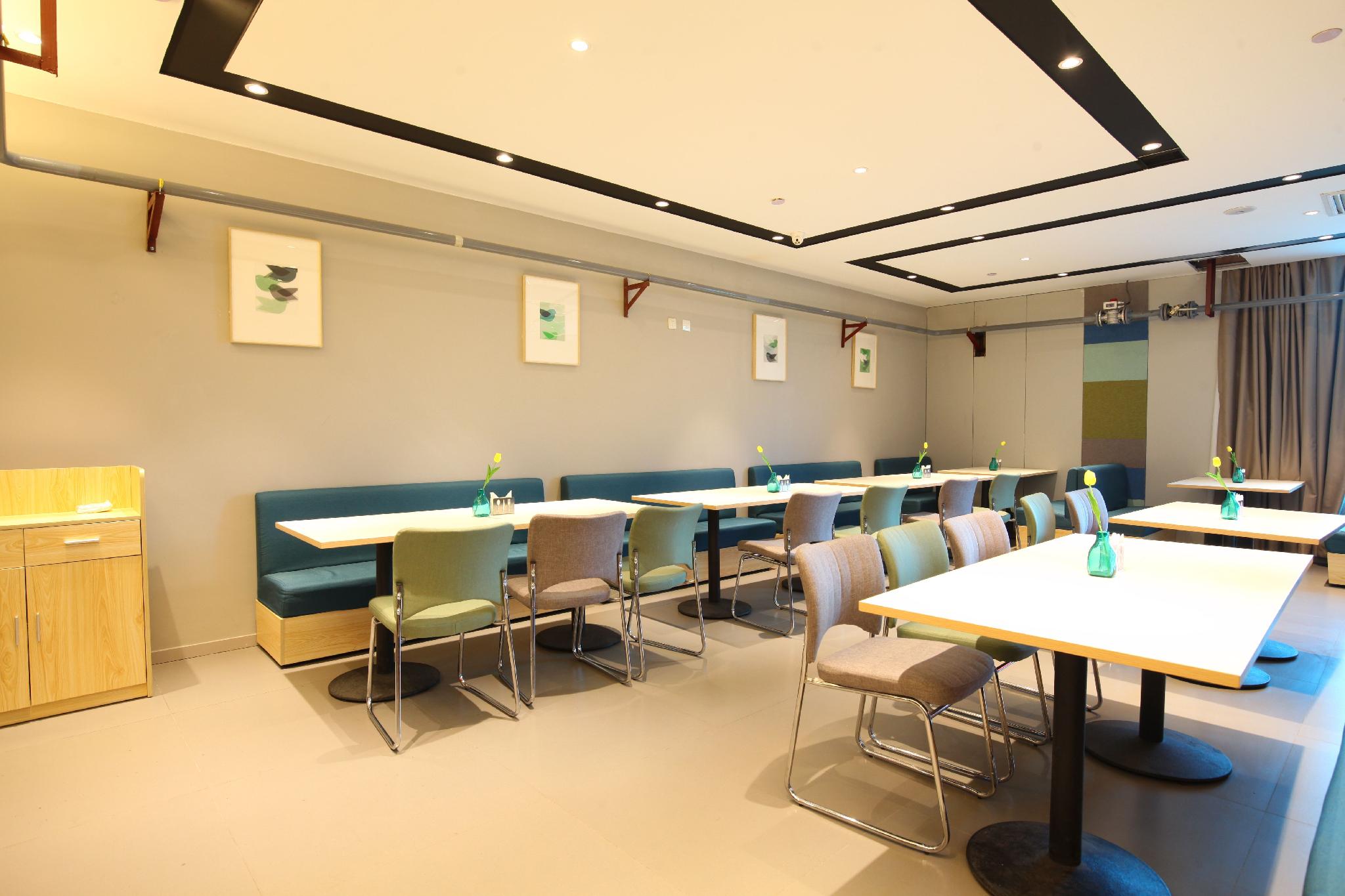Home Inn Selected (Xi'an Mixc Sanqiao subway station) 36/38