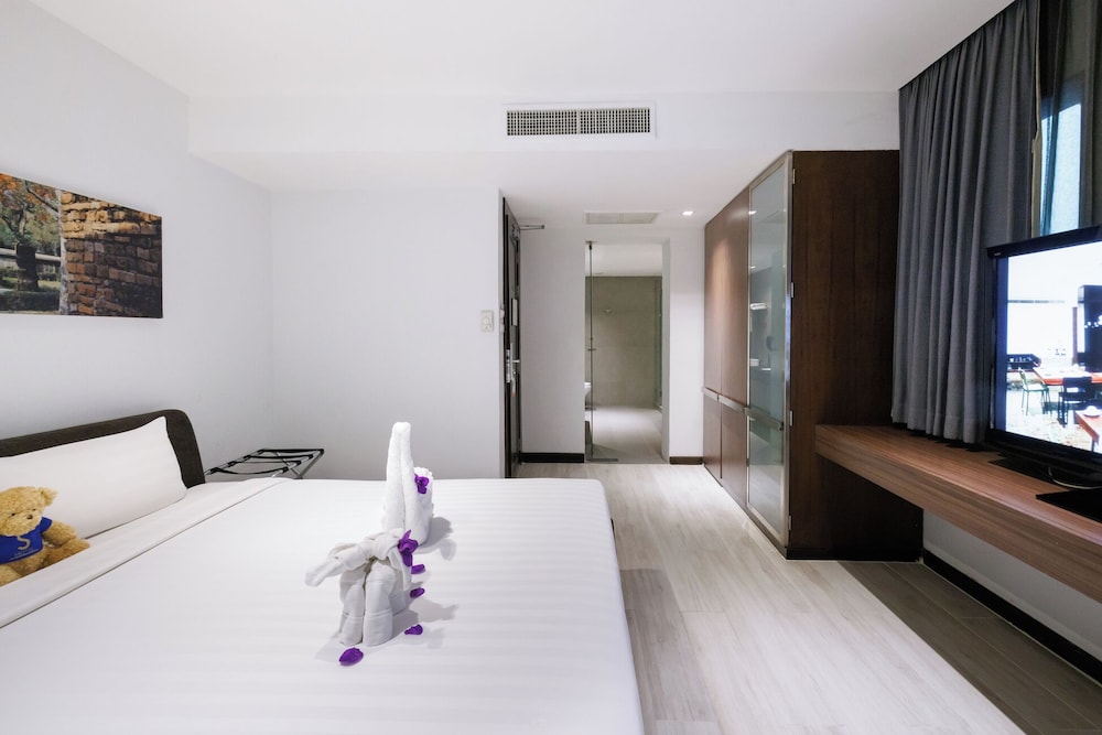 Suite, Single, King Bed, Hot Tub, Xl