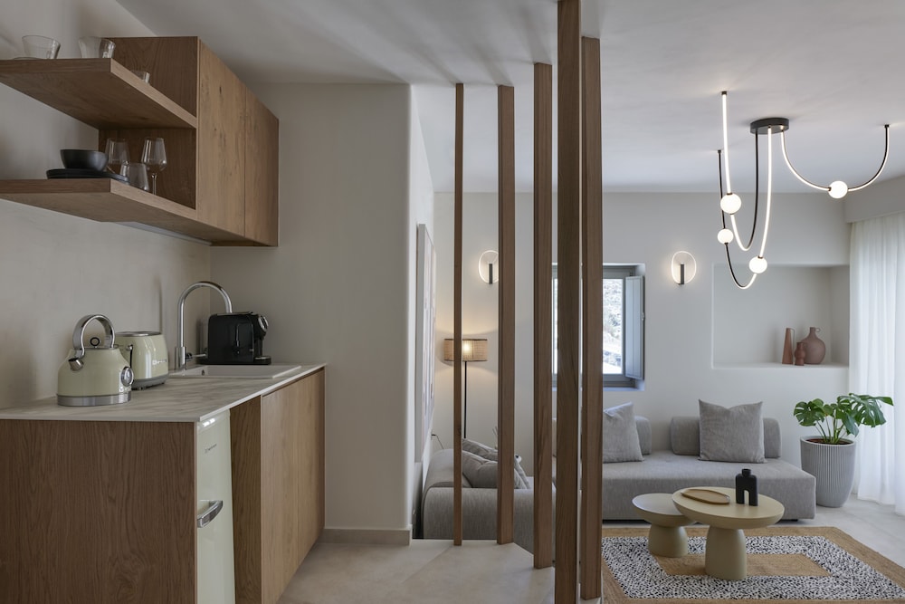Apanemo Hotel and Suites 6/59