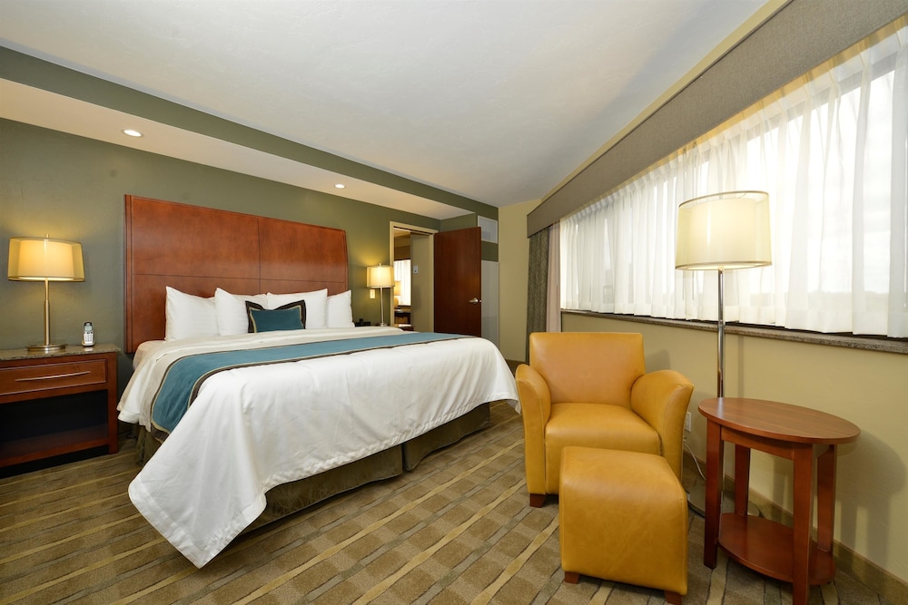 Oshkosh Waterfront Hotel & Conference Center 20/58