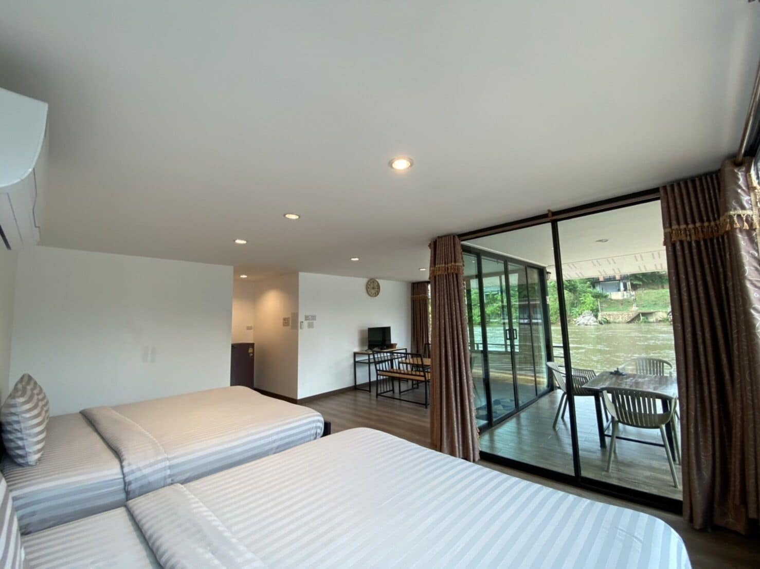 TWIN BEDS
