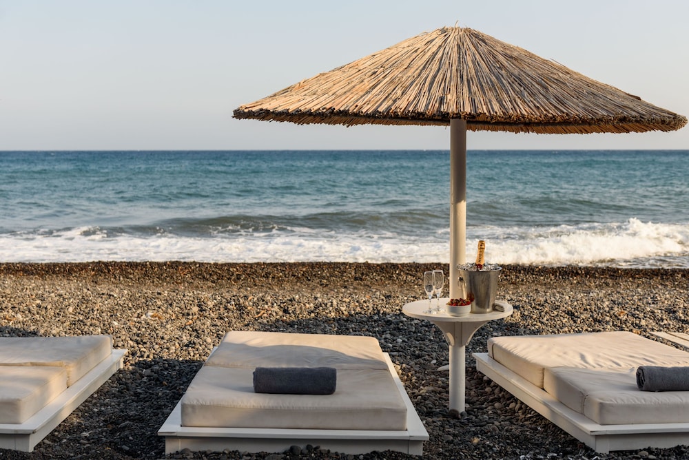 Alesahne Beach Hotel 63/74