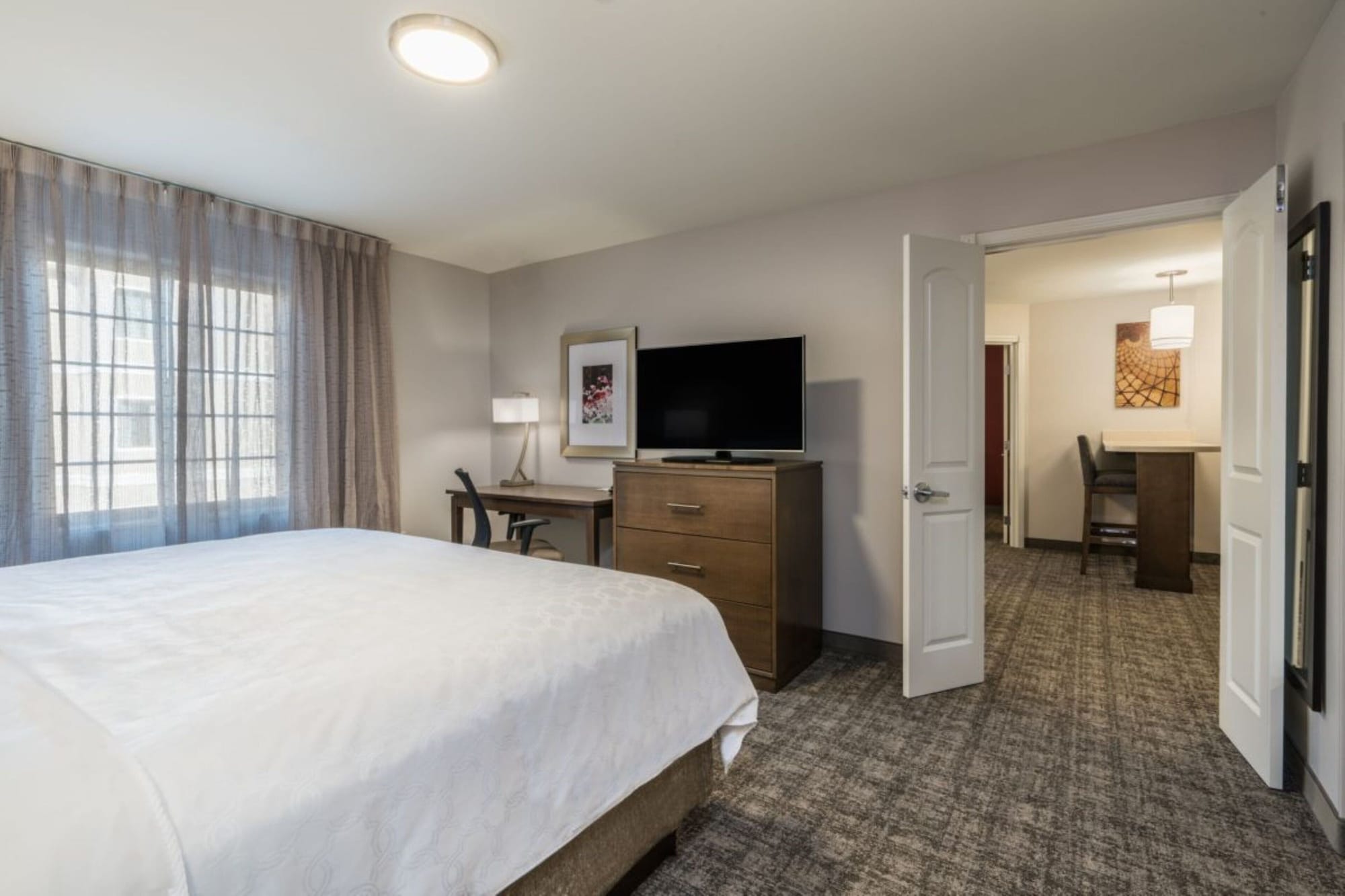 1 Bedroom, Suite, King Bed, Kitchen