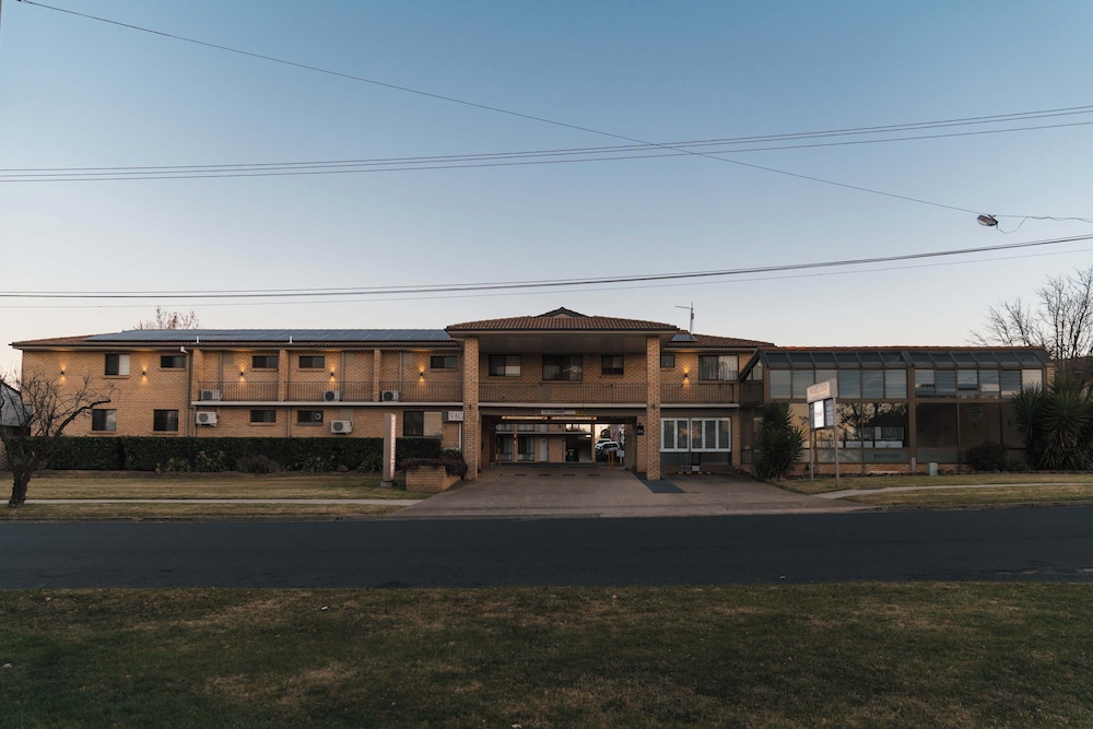 West End Motor Lodge 3/57