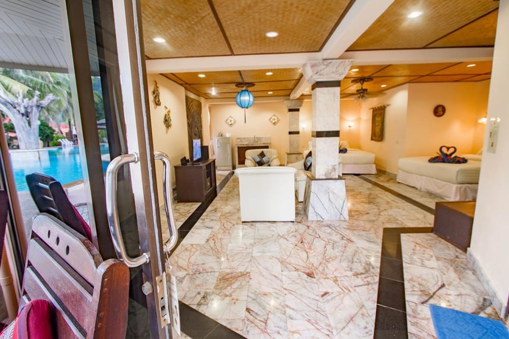 Laguna Beach Club Resort 14/76